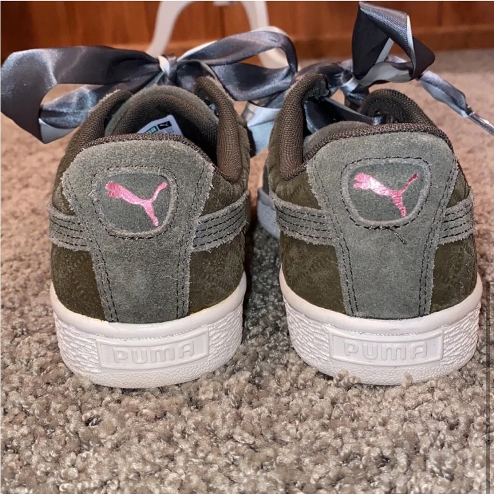 Puma sneakers dark
